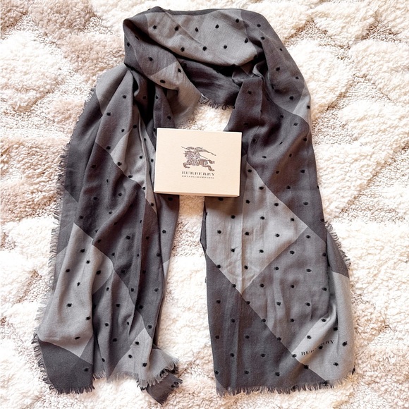 Burberry gray check polka dot shawl scarf merino wool - Picture 2 of 8